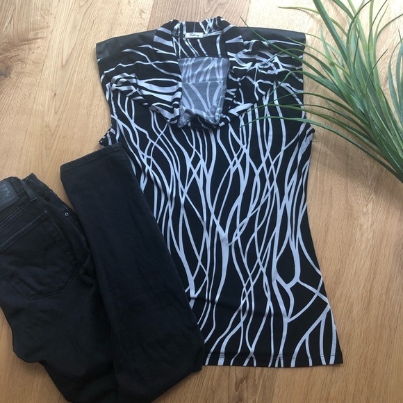 BLACK & WHITE SLEEVELESS BLOUSE -8 - Picture 3 of 11